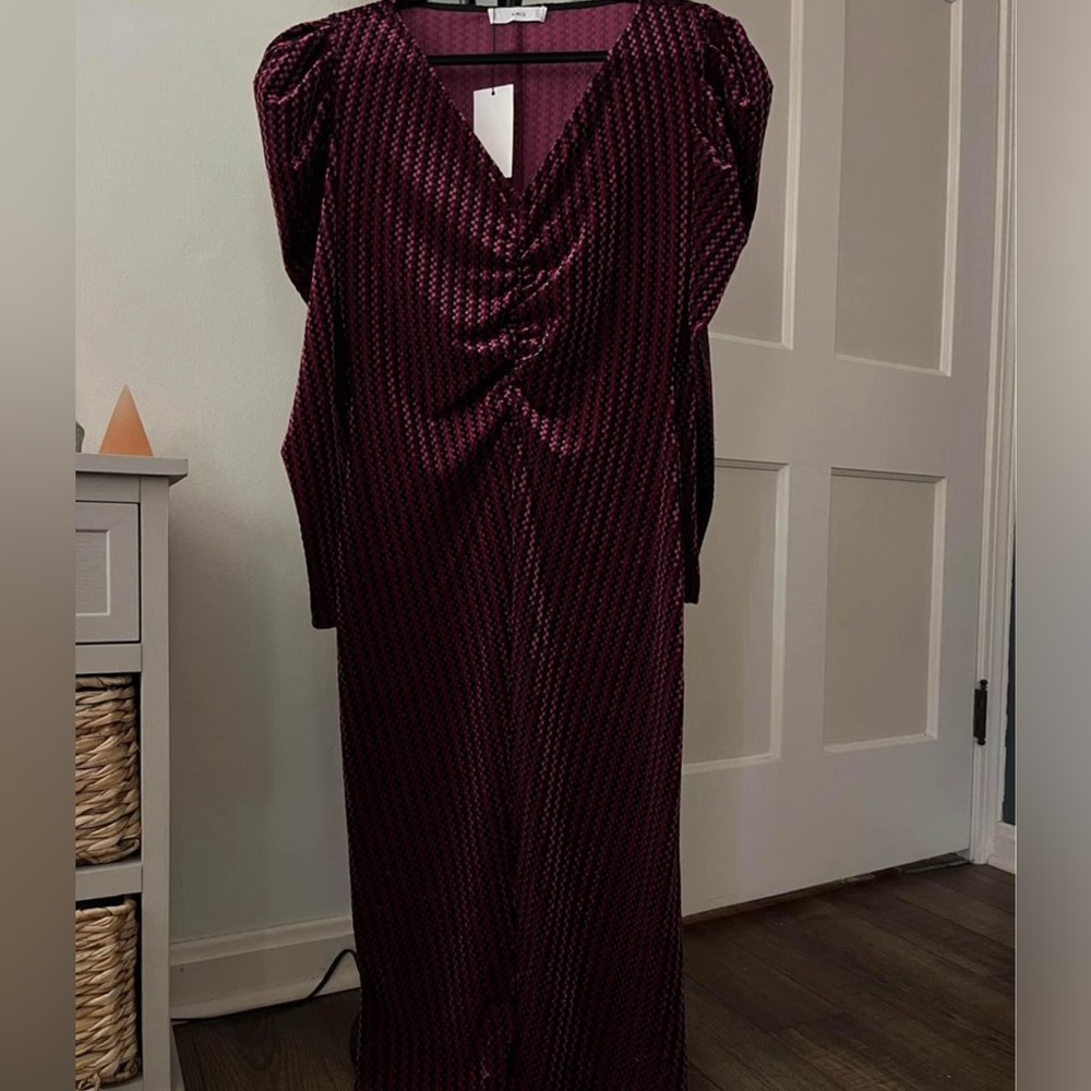 Velvet dress with puffed sleeves